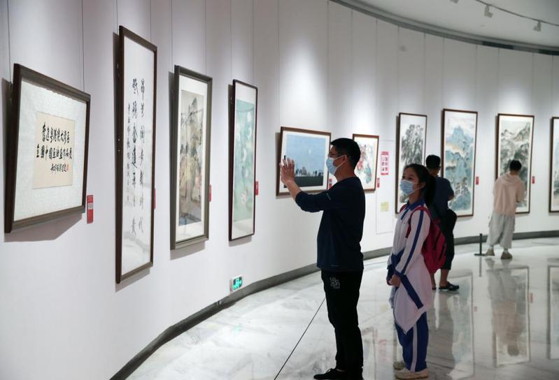 奮進(jìn)粵港澳大灣區(qū)作品展巡展至深圳，百余精品藝術(shù)展現(xiàn)灣區(qū)風(fēng)貌